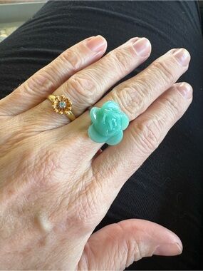 Set of 2 rings made from vintage clip earrings. Size adjustable.